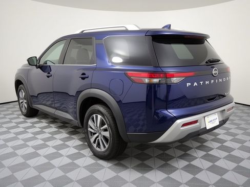 Used 2025 Nissan Pathfinder SL AWD/4WD image 3