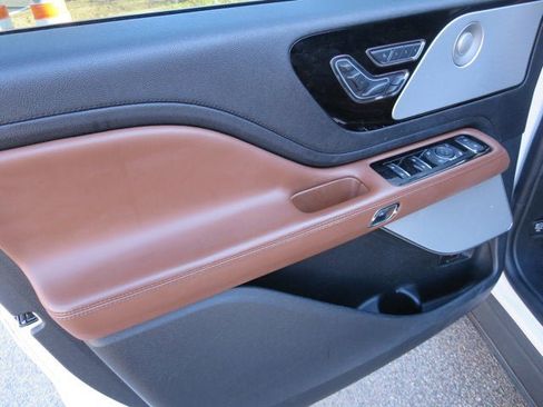 Used 2022 Lincoln Aviator Reserve w/ Equipment Group 201A AWD/4WD image 9
