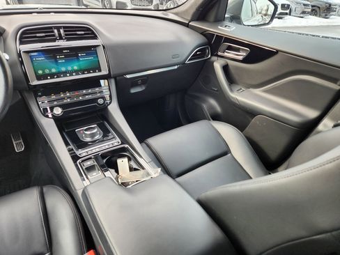 Used 2019 Jaguar F-PACE Premium image 14
