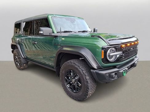 Used 2025 Ford Bronco Badlands AWD/4WD image 3