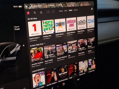 Used 2022 Tesla Model Y Long Range image 17