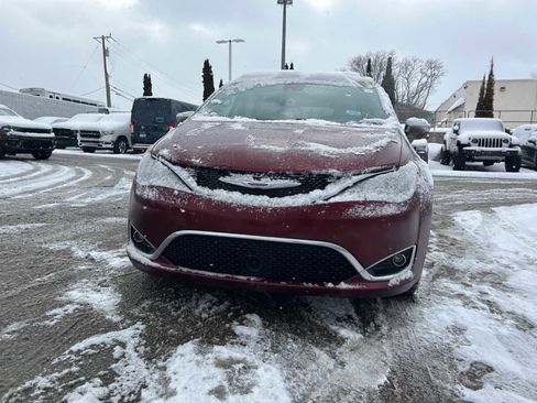 Used 2019 Chrysler Pacifica Limited w/ Tire & Wheel Group image 7