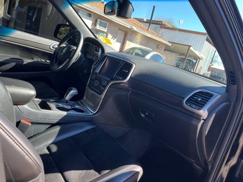 Used 2018 Jeep Grand Cherokee Altitude image 35