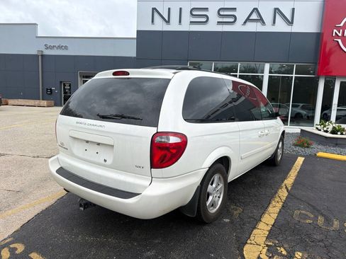 Used 2007 Dodge Grand Caravan SXT w/ Leather Interior Group FWD image 2