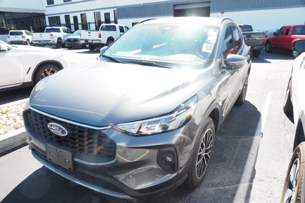 Used 2025 Ford Escape SE FWD image 1