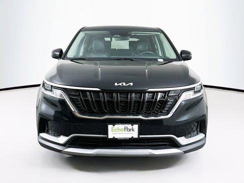 Used 2024 Kia Carnival LX image 2