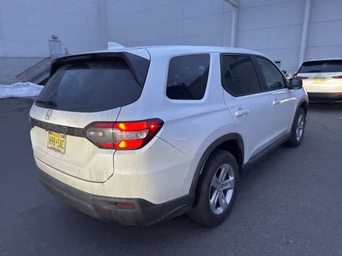 Used 2023 Honda Pilot LX image 12