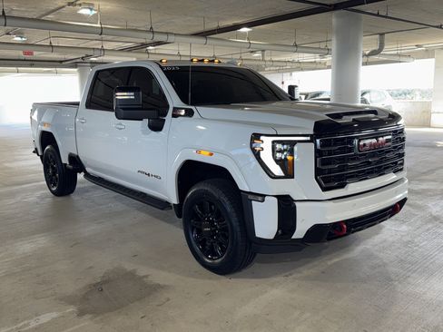 Used 2025 GMC Sierra 2500 AT4 w/ AT4 Premium Plus Package AWD/4WD image 2
