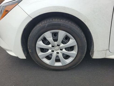 Used 2021 Toyota Corolla LE image 16