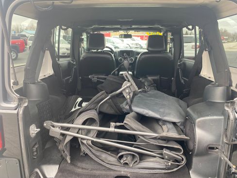 Used 2014 Jeep Wrangler Unlimited Rubicon image 17