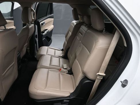 Used 2024 Ford Explorer XLT w/ Equipment Group 202A image 13