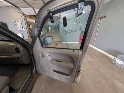 Used 2007 Jeep Liberty Sport AWD/4WD image 30