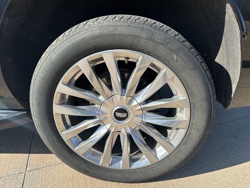 Used 2023 Cadillac Escalade ESV Premium Luxury image 10