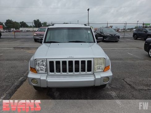 Used 2006 Jeep Commander 4WD image 2