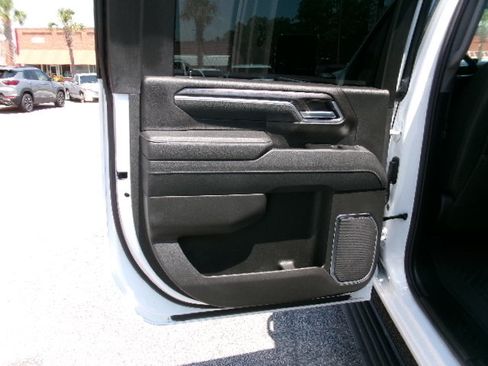 Used 2025 Chevrolet Silverado 2500 LTZ w/ LTZ Convenience Package AWD/4WD image 17