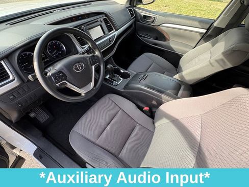 Used 2017 Toyota Highlander LE image 16