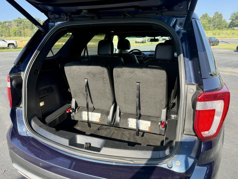Used 2016 Ford Explorer XLT w/ Equipment Group 202A AWD/4WD image 9