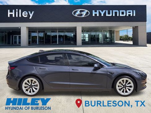 Used 2021 Tesla Model 3 Standard Range Plus RWD image 3