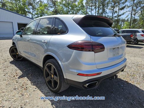 Used 2018 Porsche Cayenne Platinum Edition image 10