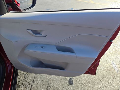 Used 2025 Hyundai Kona SEL image 6