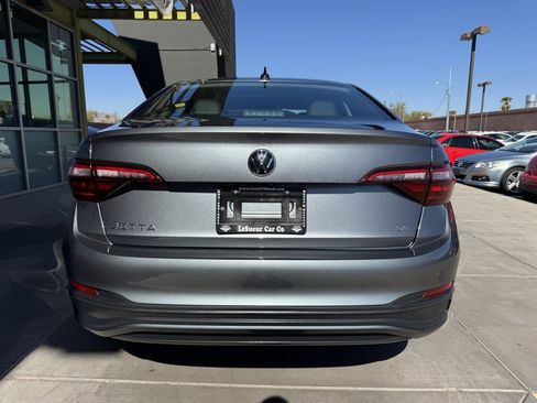 Used 2022 Volkswagen Jetta SE w/ Panoramic Sunroof Package image 13