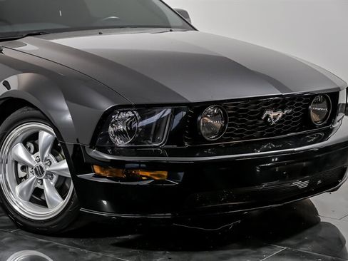 Used 2007 Ford Mustang GT RWD image 2