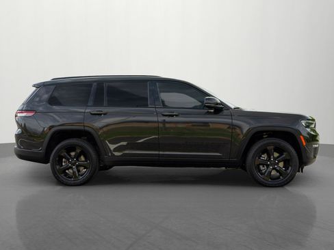 Used 2024 Jeep Grand Cherokee L Limited w/ Black Appearance Package AWD/4WD image 8