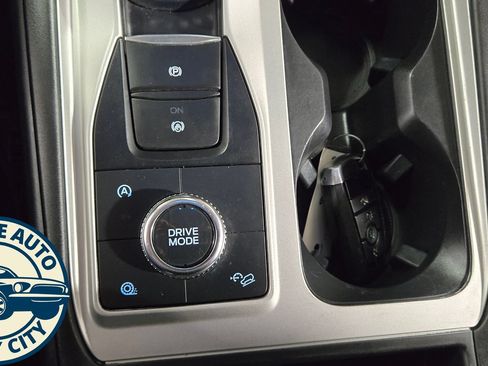 Used 2022 Ford Explorer XLT AWD/4WD image 23