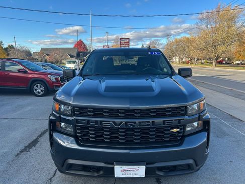 Used 2019 Chevrolet Silverado 1500 Custom w/ Custom Convenience Package image 2
