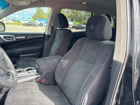 Used 2016 Nissan Pathfinder SV w/ SV Cold Weather Package image 12