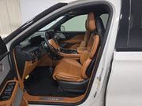Used 2025 Lincoln Aviator Black Label w/ Jet Appearance Package AWD/4WD image 7