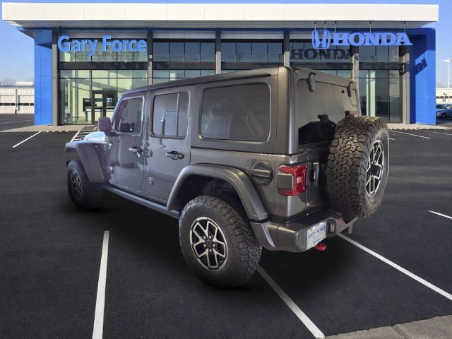 Used 2024 Jeep Wrangler Unlimited Rubicon w/ Convenience Group AWD/4WD image 3