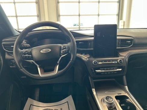 Used 2020 Ford Explorer Platinum w/ Premium Technology Package AWD/4WD image 20