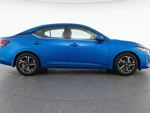 Used 2025 Nissan Sentra SV image 11