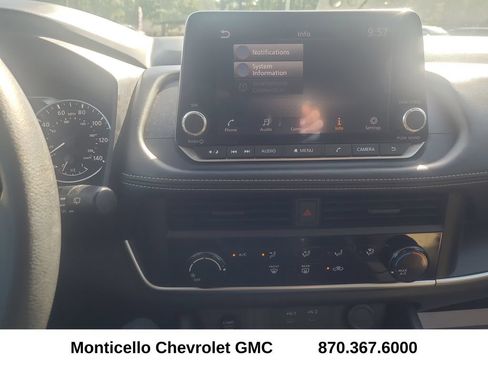 Used 2025 Nissan Rogue S FWD image 21