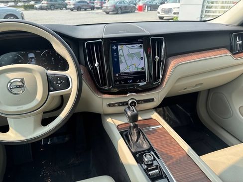Used 2019 Volvo XC60 T6 Momentum w/ Multimedia Package AWD/4WD image 32