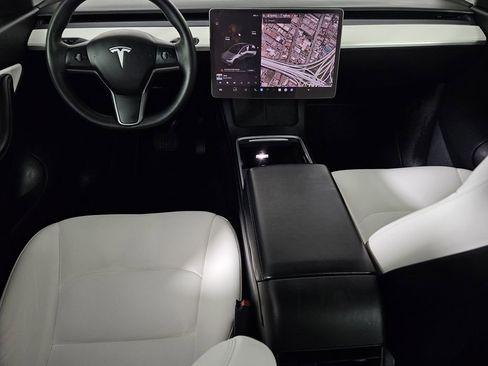Used 2022 Tesla Model Y Long Range AWD/4WD image 6
