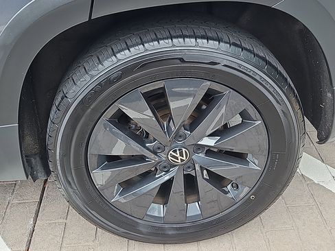 Certified 2022 Volkswagen Taos S image 25