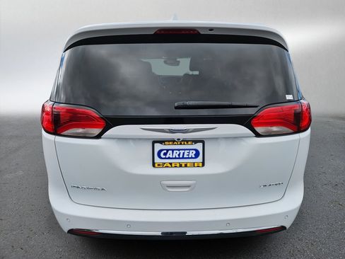 Used 2017 Chrysler Pacifica Limited image 6