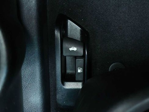 Used 2016 Toyota Camry LE FWD image 28