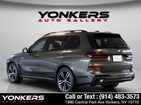 Used 2023 BMW X7 xDrive40i w/ M Sport Package AWD/4WD image 5