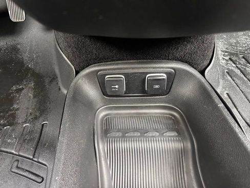 Used 2020 Chrysler Pacifica Touring-L image 15