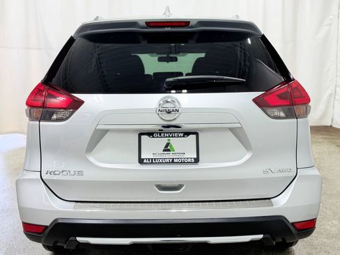 Used 2018 Nissan Rogue SV image 7