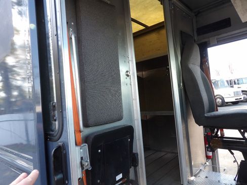 Used 2019 Ford E-450 and Econoline 450 Super Duty image 19