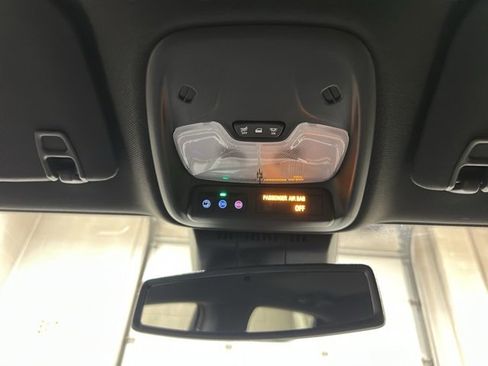 Used 2025 Chevrolet Colorado Z71 w/ Technology Package image 22