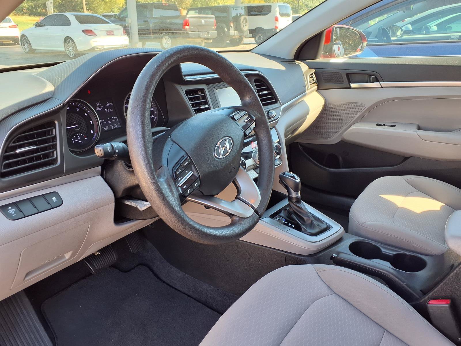 Used 2019 Hyundai Elantra SE FWD image 4