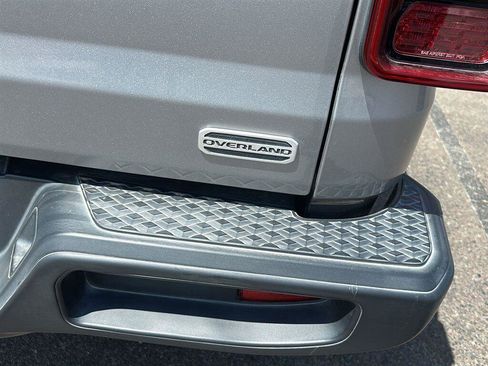 Used 2020 Jeep Gladiator Overland AWD/4WD image 6