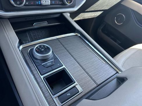 Used 2023 Ford Expedition Limited image 28