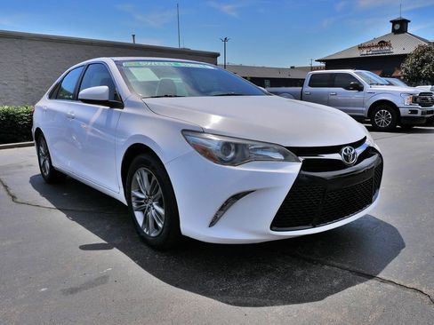 Used 2017 Toyota Camry SE FWD image 3