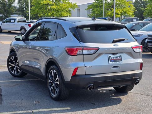 Used 2022 Ford Escape SE w/ SE Sport Appearance Package image 12